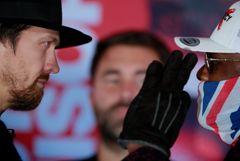 Украинский боксер-супертяжеловес Усик победил британца Чисору