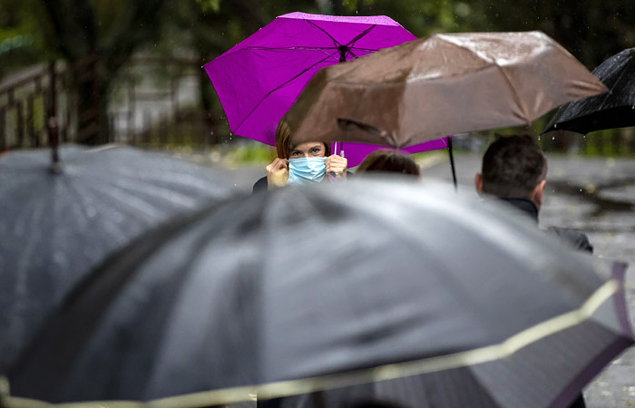 Додон и экс-премьер Санду вышли во второй тур выборов президента Молдавии