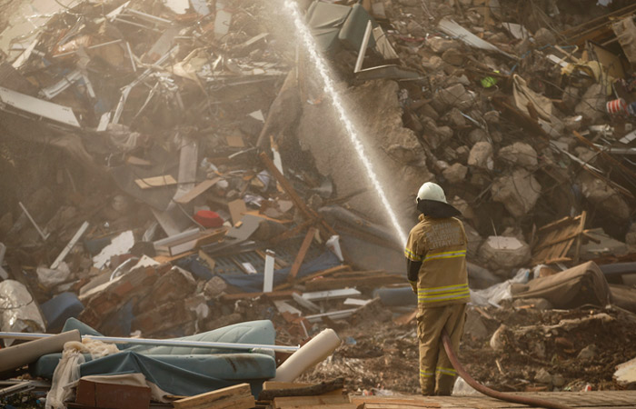 Число жертв землетрясения в Измире достигло 102