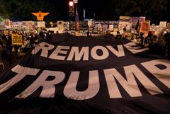 Противники Трампа пришли к Белому дому в ожидании результатов выборов