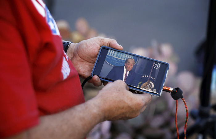 Ряд американских СМИ прервали прямую трансляцию брифинга Трампа