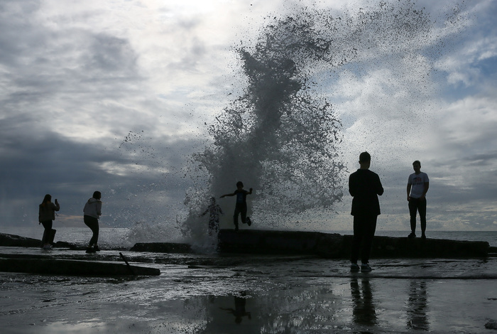 Сочи наводнили туристы и "удаленщики"