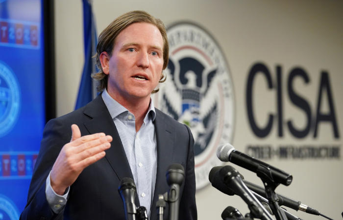 Трамп уволил директора Агентства по кибербезопасности США