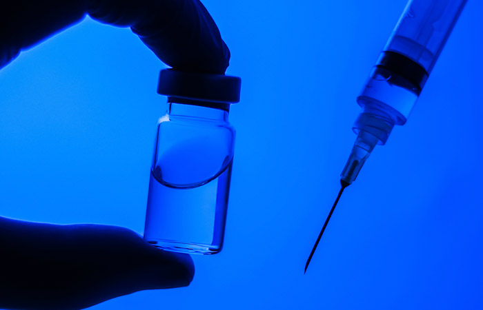 Массовую COVID-вакцинацию в РФ планируют запустить в течение 2 недель