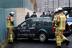 Машина врезалась в ворота канцелярии Меркель