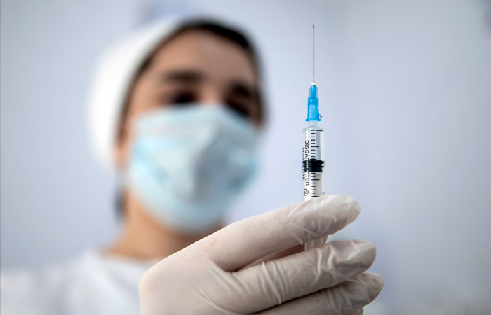 Кремль ожидает начала массовой вакцинации от COVID-19 до Нового года