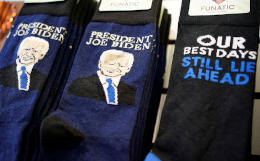 Байден получил травму, играя со своей собакой