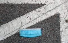 В мире снова побит рекорд по числу заразившихся коронавирусом за сутки