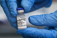 Делегация из Венгрии приехала в РФ для осмотра производства "Спутника V"