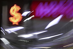 Доллар опустился ниже 75 руб. впервые с 18 сентября