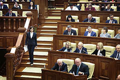 Парламент Молдавии урезал полномочия президента