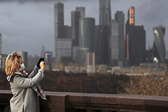 Ограничения в Москве планируют снять к середине следующего года