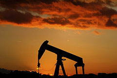 Страны ОПЕК+ договорились о повышении нефтедобычи на 0,5 млн б/с