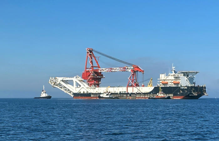 Трубоукладчик "Северного потока-2" начал возвращаться в порт меньше чем через сутки плавания