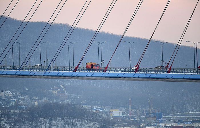 Во Владивостоке открыли движение по мосту на остров Русский