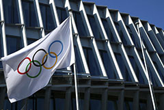 Лукашенко заявил о необходимости судиться с главой МОК и его "бандой"