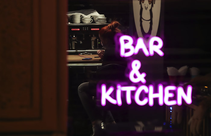 Власти Петербурга сочли оправданным применение силы при рейде по барам