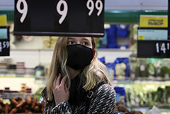 Путин заявил, что рост цен на масло и муку нельзя списать на пандемию