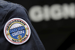 Француз, захвативший заложников, убил свою жену