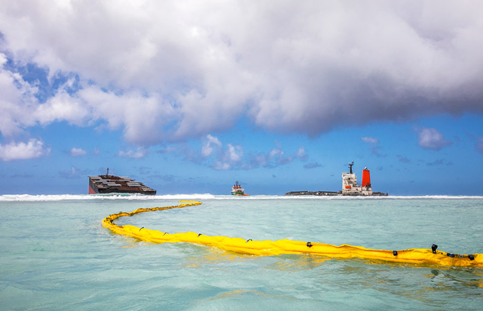 Разлив нефти у берегов Маврикия произошел по вине экипажа