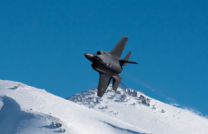 США нарастили группировку F-35 на Аляске до 20 истребителей