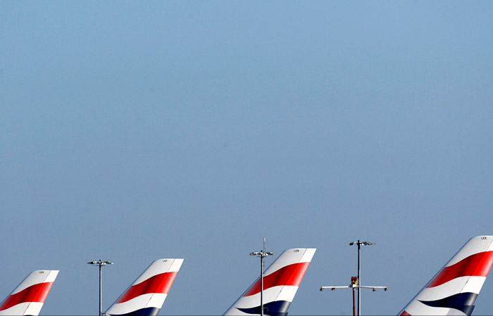 РФ приостановит авиасообщение с Великобританией с 22 декабря