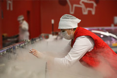 Роспотребнадзор запретил продавать зеленую картошку и просроченную еду