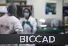 Число добровольцев для участия в испытаниях "Спутника V" сократят