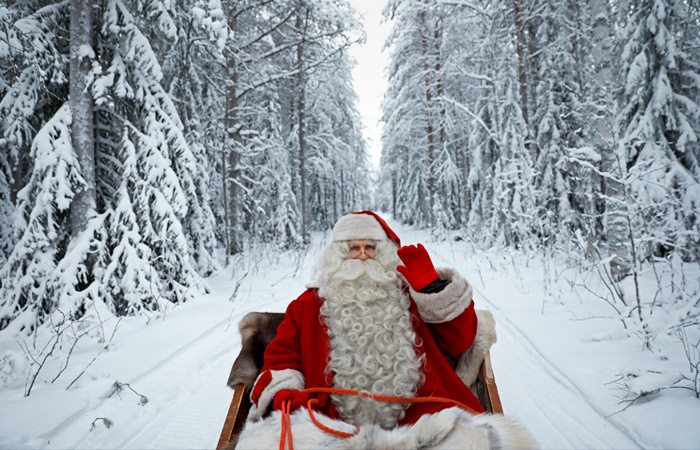 Санта Клаус с подарками посетил Россию