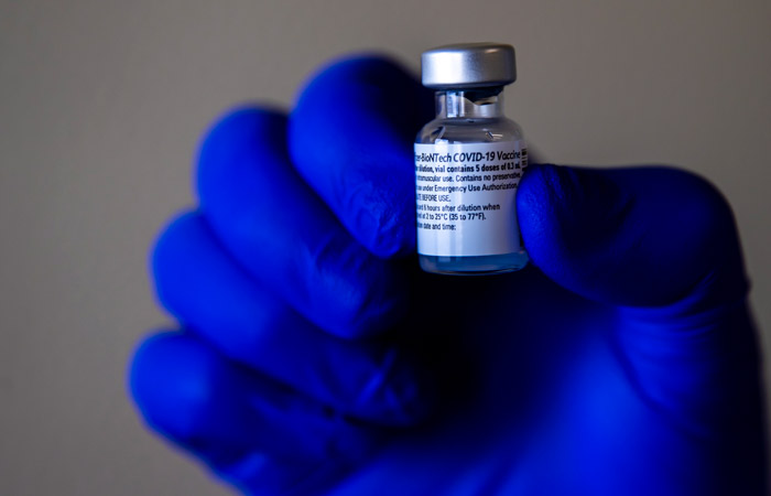 Израильская клиника начала переговоры о поставках в РФ вакцин Pfizer и Moderna