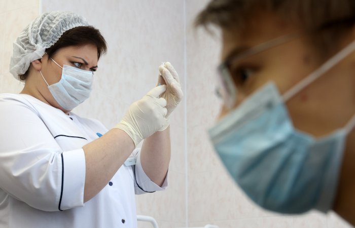 В России от коронавируса вакцинировались 800 тыс. человек