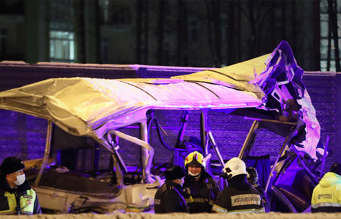 Арестован водитель грузовика, врезавшегося в колонну военных автобусов