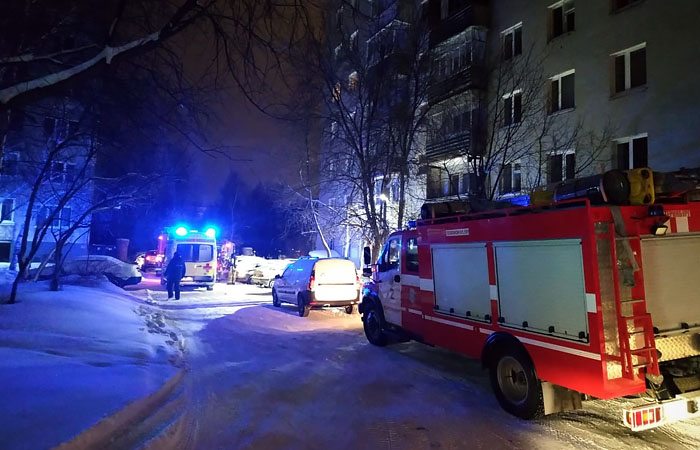 В квартире, ставшей очагом пожара в доме в Екатеринбурге, жила неблагополучная семья