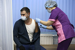Массовая вакцинация от коронавируса начнется в РФ с 18 января