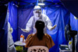 18 января. С начала пандемии коронавируса COVID-19 число заразившихся коронавирусом в мире превысило 95 млн. На фото: тестирование в Куала-Лумпур, Малайзия.