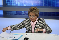Матвиенко назвала "ковидные паспорта" источником раздражения людей