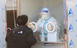 В некоторых районах Пекина началось массовое тестирование населения на COVID-19