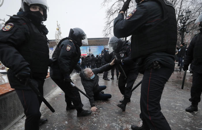 СКР возбудил уголовные дела по итогам протестов в Москве