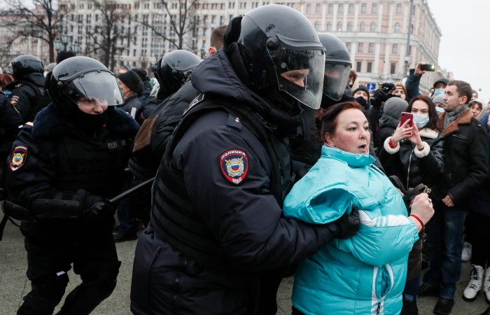 Омбудсмен насчитала более тысячи задержанных на акции в Москве