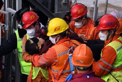 В Китае из-под завалов спасены еще четверо шахтеров