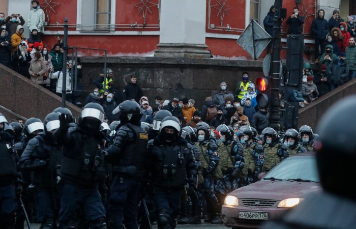 В Петербурге полковник полиции извинился перед пострадавшей во время акции