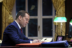 Медведев предложил компенсировать малоимущим расходы на интернет