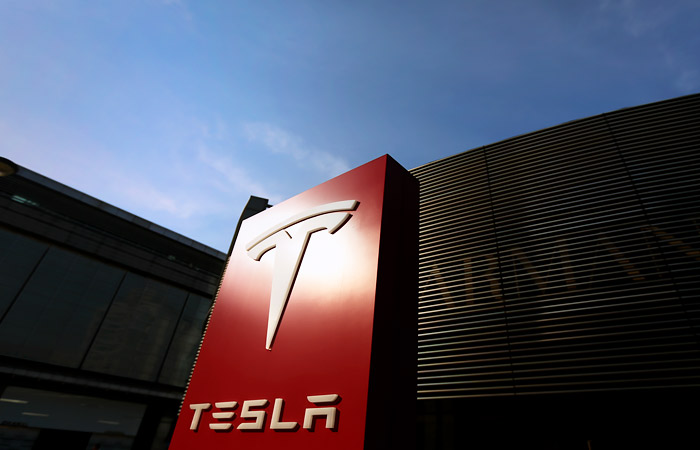 Tesla впервые завершила год с чистой прибылью