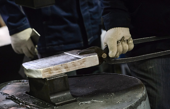 "Мосбиржа" предупредила о рисках торговли срочными инструментами на серебро