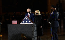 Байден посетил церемонию прощания с офицером полиции Капитолия