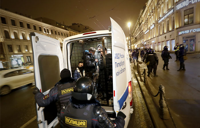 Француз получил семь суток ареста за акцию 2 февраля в Москве