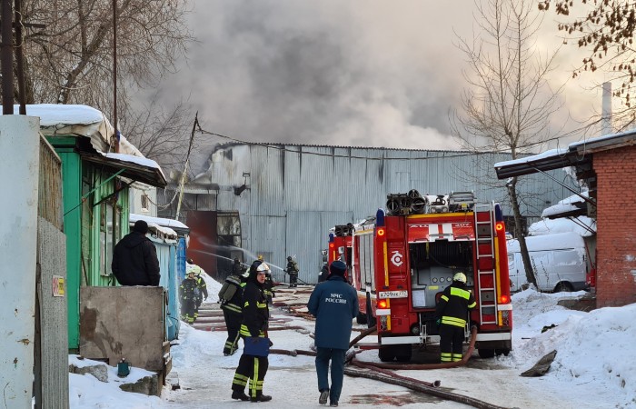 На московском складе произошел пожар на площади 1 тыс. кв. метров