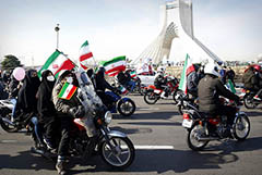 Иранцы устроили автопробеги в честь годовщины Исламской революции