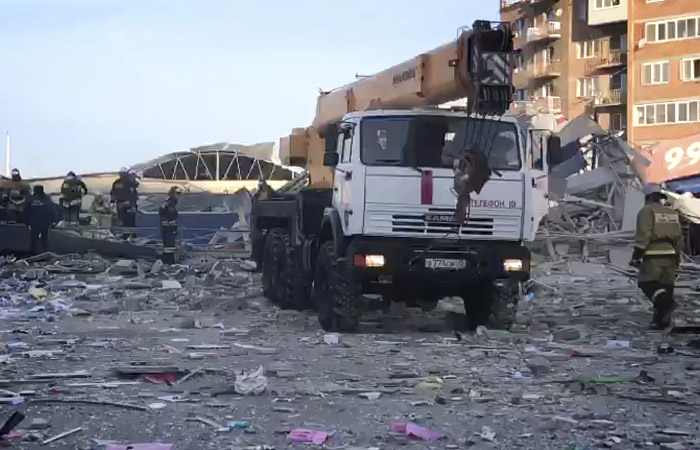 Взрыв газа полностью разрушил здание супермаркета во Владикавказе