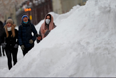 Высота сугробов в ряде районов Москвы выросла до полуметра